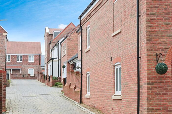 2 Bedroom Flat For Sale In Charsley Road, Wilton Park, Beaconsfield, HP9