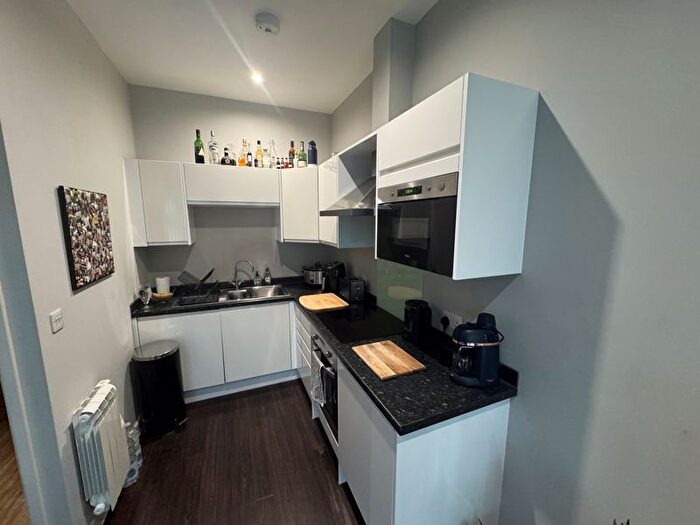 1 Bedroom Flat To Rent In Bath Road, Harlington, Hayes, UB3