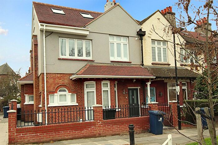 3 Bedroom Flat To Rent In Horn Lane, W3