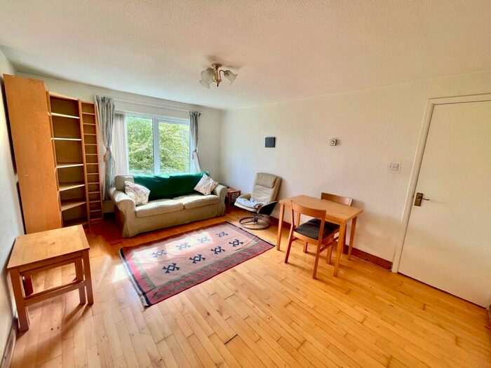 1 Bedroom Apartment To Rent In Elizabethan Court, Windsor Road, Penarth, CF64