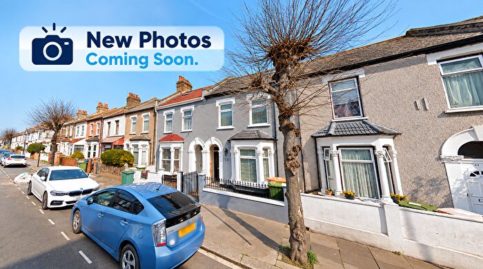2 Bedroom Flat To Rent In Eighth Avenue, London, E12