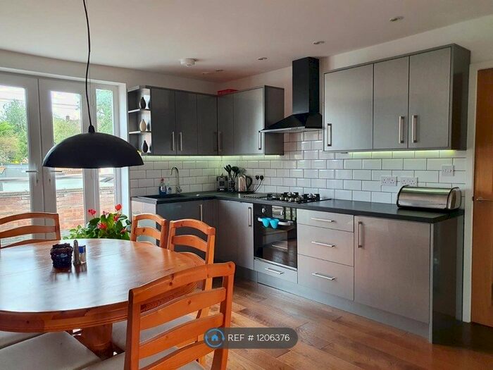 3 Bedroom Maisonette To Rent In West Street, Dunstable, LU6