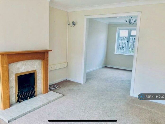 3 Bedroom Semi-Detached House To Rent In Linwell Close, Cheltenham, GL50