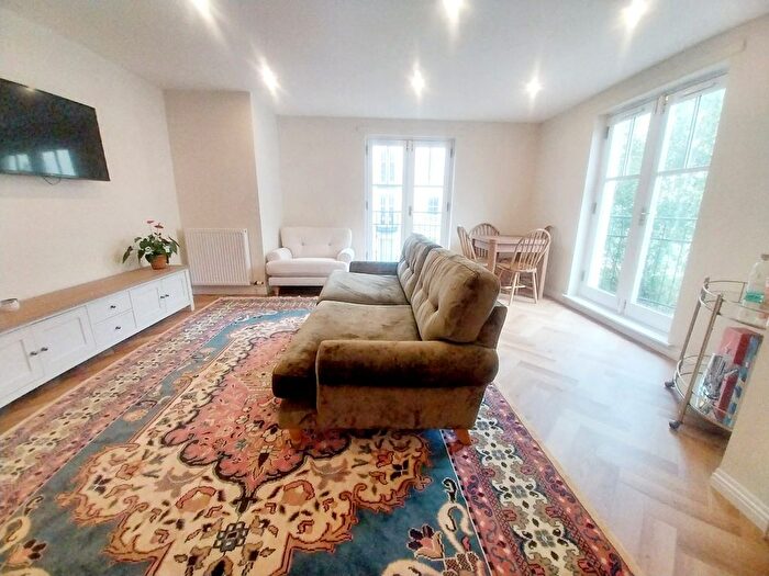 2 Bedroom Flat To Rent In Huntingdon Place, Edinburgh, EH7