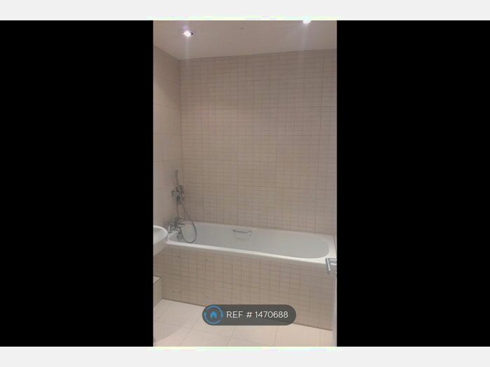 2 Bedroom Flat To Rent In Windsor Court, London, N11