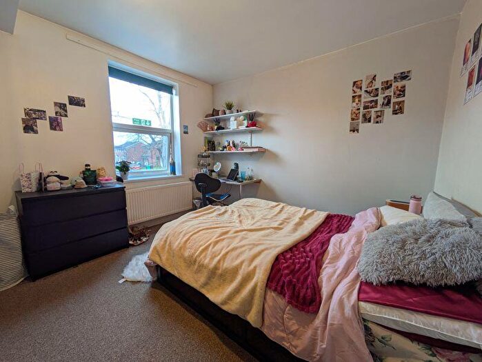 5 Bedroom Detached House To Rent In Cycle Road, Nottingham, NG7