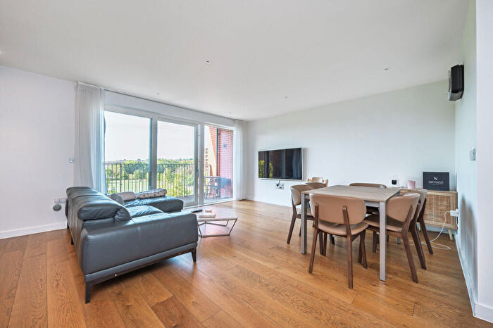 3 Bedroom Flat For Sale In Lismore Boulevard, Colindale, London, NW9