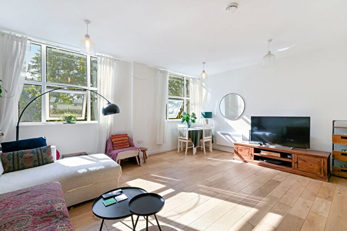 2 Bedroom Flat To Rent In Bromyard Avenue, W3