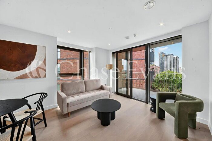 2 Bedroom Flat To Rent In Arbour Heights, Heygate Street, Elephant & Castle, London, SE17