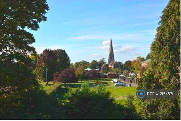 2 Bedroom Flat To Rent In Parkside Court, Weybridge, KT13