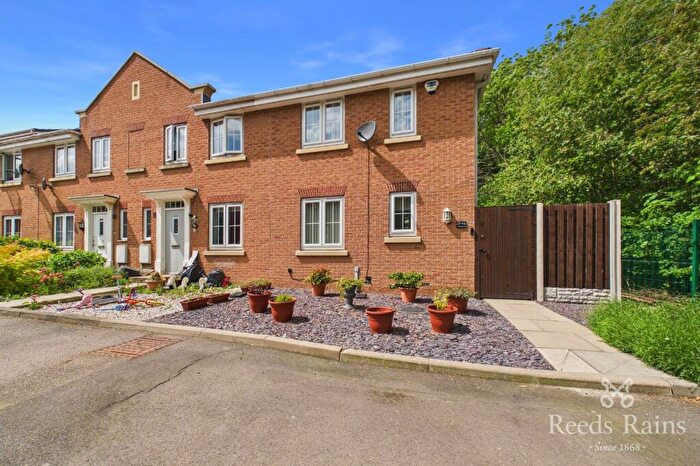 3 Bedroom End Of Terrace House For Sale In Woodlands Chase, Kimberworth Park, Rotherham, S61