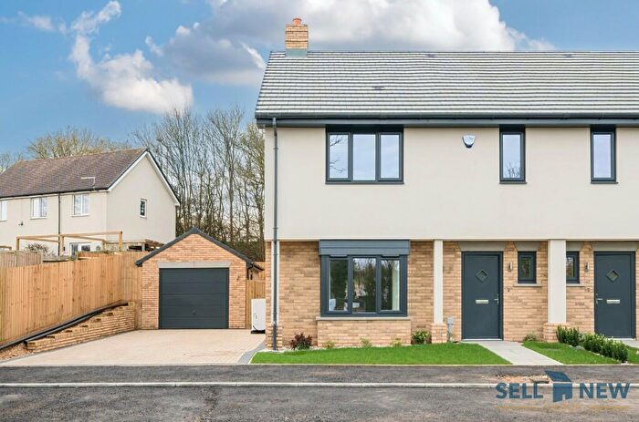 4 Bedroom Semi-Detached House For Sale In **Corner Plot** Kings Close, SG11