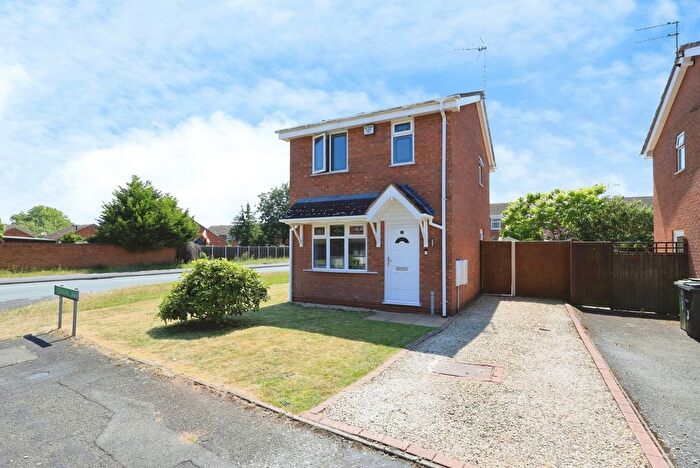 2 Bedroom Detached House For Sale In Leasowe Drive, Perton, Staffordshire, WV6