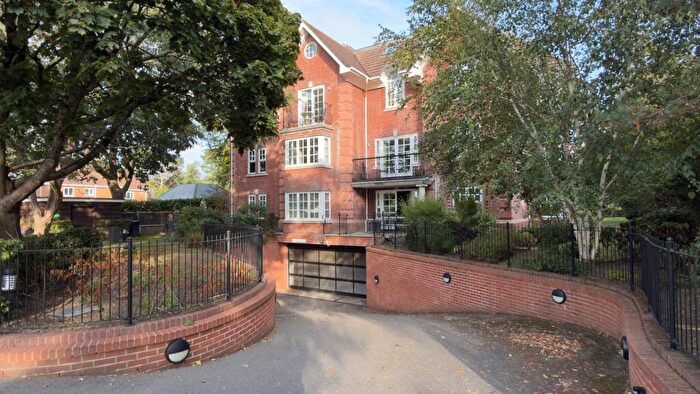 2 Bedroom Flat To Rent In Haven Road, Poole, BH13