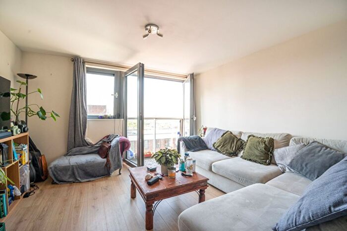 1 Bedroom Flat To Rent In Biggerstaff Road, Stratford, London, E15