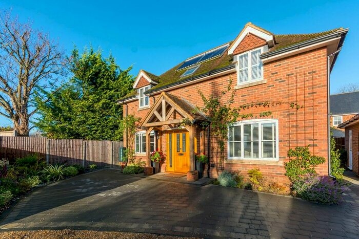 3 Bedroom Detached House To Rent In Glaziers Lane, Wanborough, Normandy, GU3