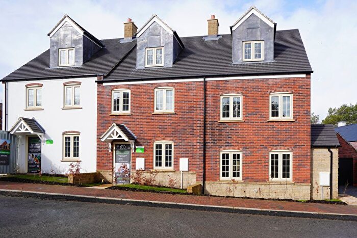 3 Bedroom Terraced House For Sale In Swallow Crescent, Nottingham, NG15