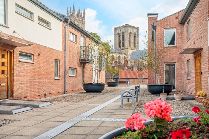 2 Bedroom Flat For Sale In Stonegate Court, York, YO1