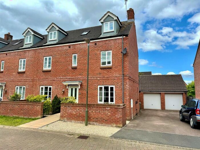 5 Bedroom Semi-Detached House For Sale In O'Connor Close, Staunton, GL19