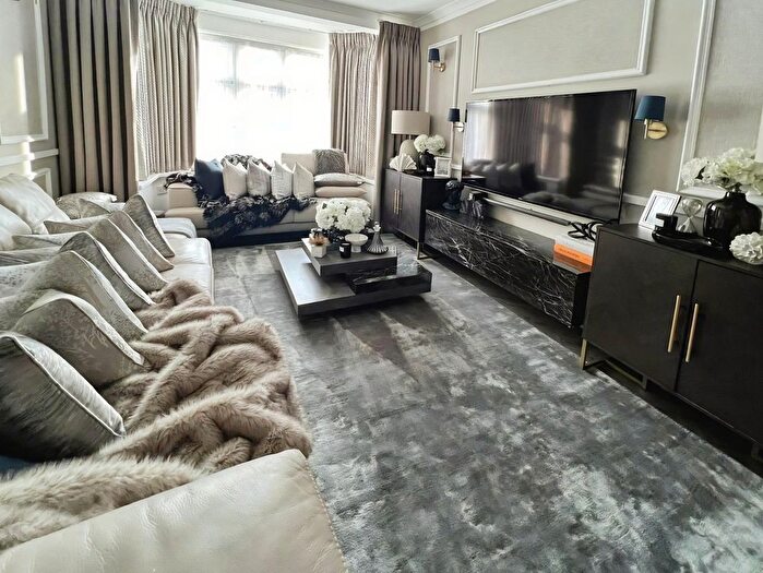 3 Bedroom Terraced House For Sale In Towers Road, Southall, UB1