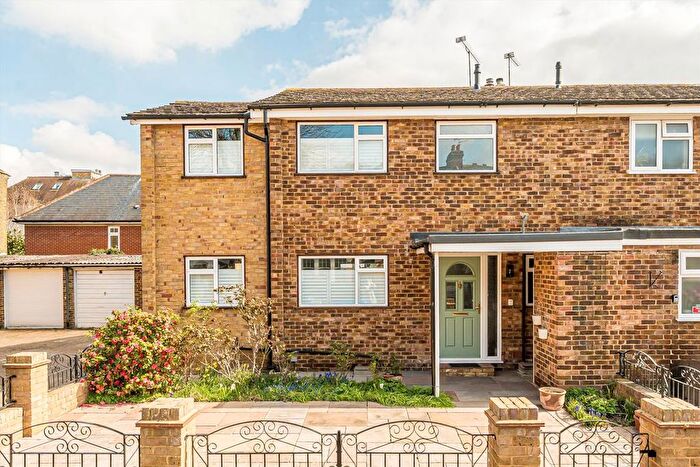 4 Bedroom Property To Rent In Kingston Lane, Teddington, TW11