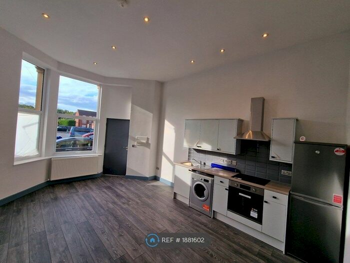 1 Bedroom Flat To Rent In Bank Street, Ossett, WF5