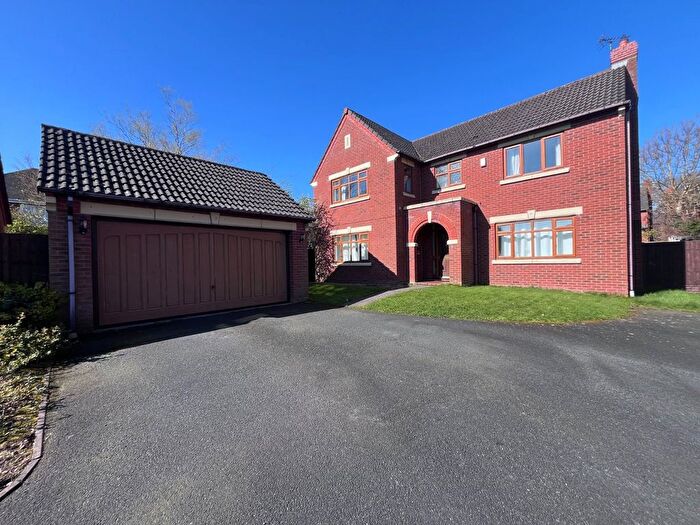 4 Bedroom Detached House To Rent In Brockhurst Lane, Dickens Heath, Solihull, West Midlands, B90