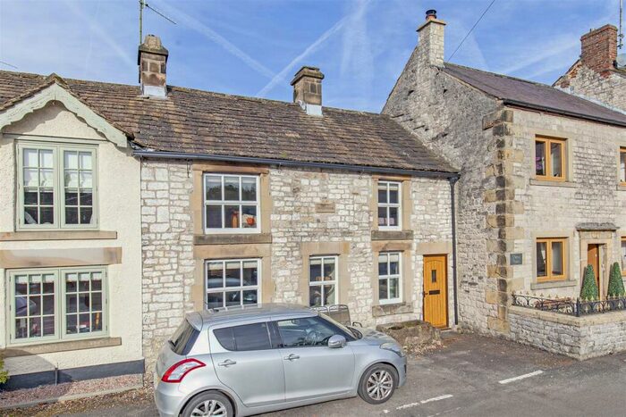 3 Bedroom Cottage For Sale In Market Square, Tideswell, Derbyshire, SK17