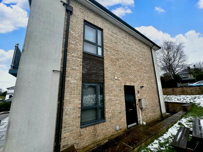2 Bedroom Flat To Rent In Park Square, Rawdon, Leeds, West Yorkshire, LS19