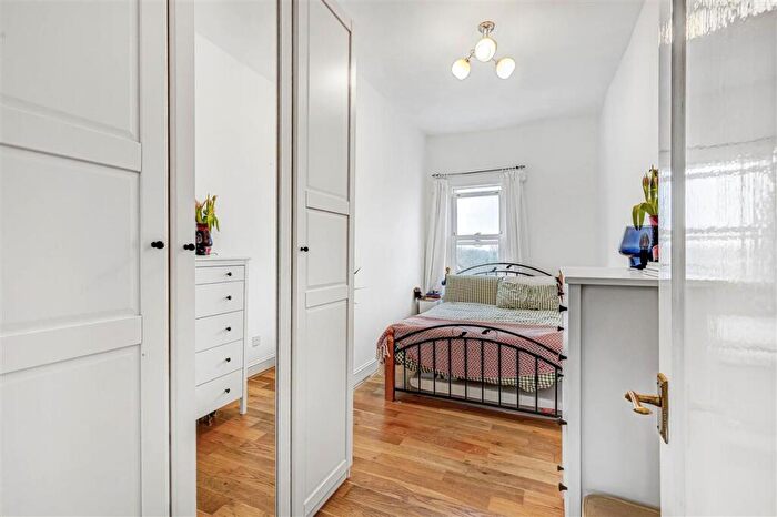 1 Bedroom Flat For Sale In Endlesham Road, SW12