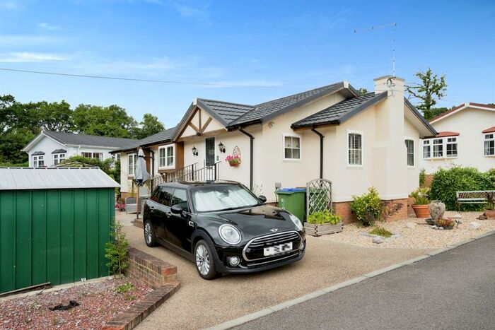 2 Bedroom Park Home For Sale In Emms Lane, Brooks Green, Brooks Green, Horsham, RH13