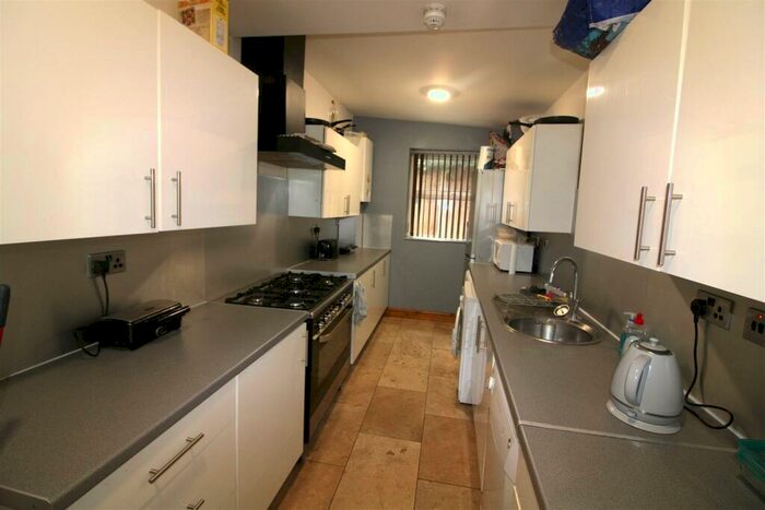 6 Bedroom House To Rent In Lois Avenue, Nottingham, NG7