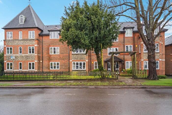 2 Bedroom Retail Property / Shop To Rent In Watford Road, Northwood, HA6