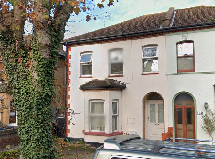 2 Bedroom Flat To Rent In Park Terrace, Westcliff-On-Sea, SS0