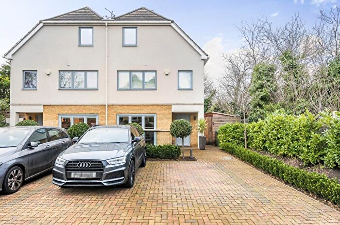 4 Bedroom Semi Detached House For Sale In Bat Gardens, Kingston Upon Thames, KT2