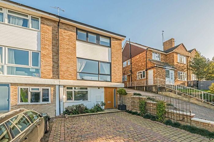 4 Bedroom Property To Rent In Kelvedon Close, Kingston, KT2