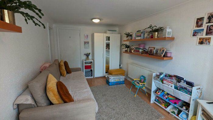 1 Bedroom Flat To Rent In Chipstead Avenue, Thornton Heath, CR7