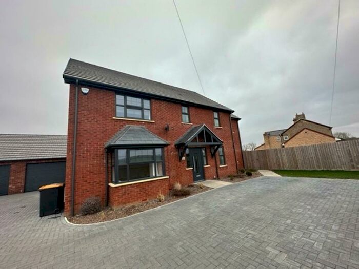 4 Bedroom Detached House To Rent In Sandy Road, Willington, MK44