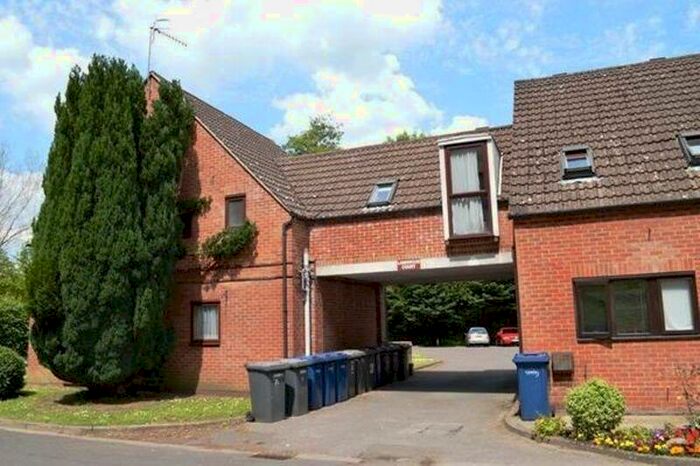 Apartment To Rent In Catteshall Lane, Godalming, GU7