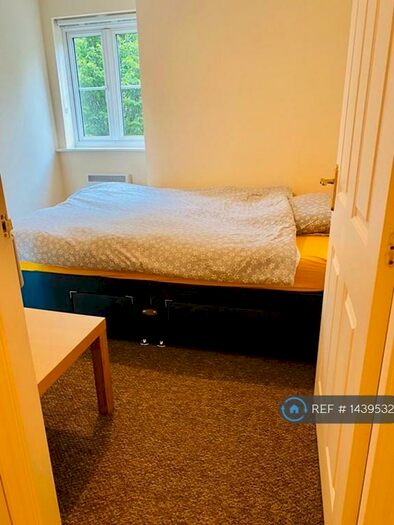 2 Bedroom Flat To Rent In Queens Crescent, Livingston, EH54