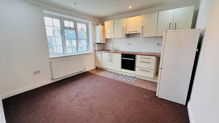 2 Bedroom Flat To Rent In Thorn Close, Northolt, UB5