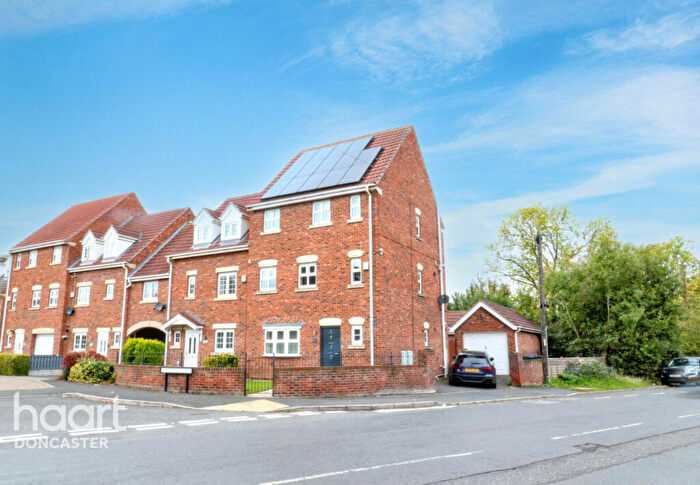 4 Bedroom Town House For Sale In Greenfield Court, Balby, Doncaster, DN4