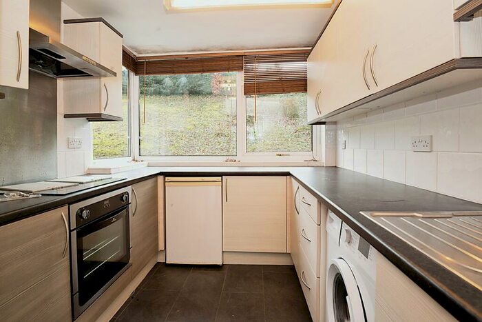 2 Bedroom Maisonette To Rent In Plas-Y-Coed, Lake Road East, CF23