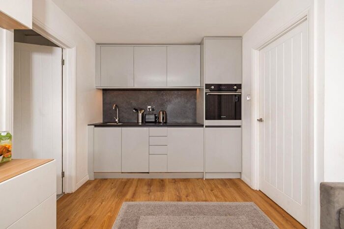 1 Bedroom Flat For Sale In Richmond Dale, Clifton, BS8