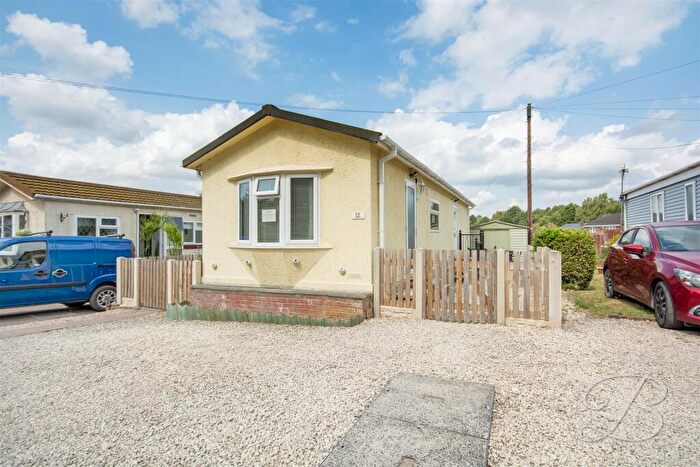 2 Bedroom Park Home For Sale In Mickledale Lane, Bilsthorpe, Newark, NG22