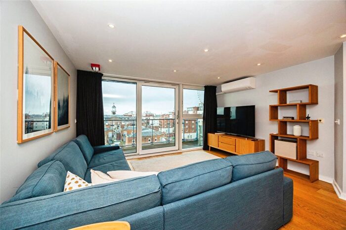 1 Bedroom Flat For Sale In Gunwharf Quays, Portsmouth, Hampshire, PO1