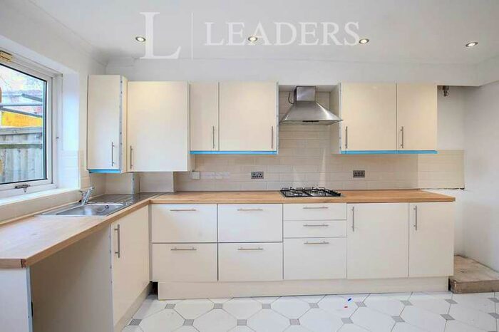 3 Bedroom Maisonette Flat To Rent In Hackington Crescent, Beckenham, BR3