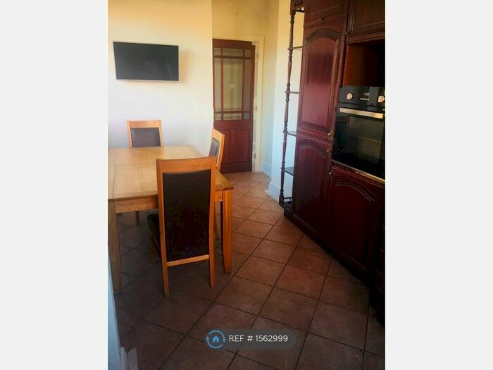 3 Bedroom Semi-Detached House To Rent In Boardman Road, Manchester, M8