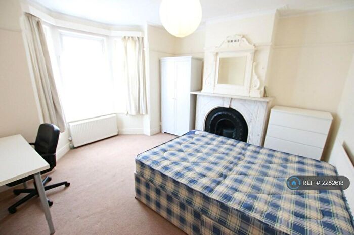 4 Bedroom Terraced House To Rent In Grange Avenue, Reading, RG6