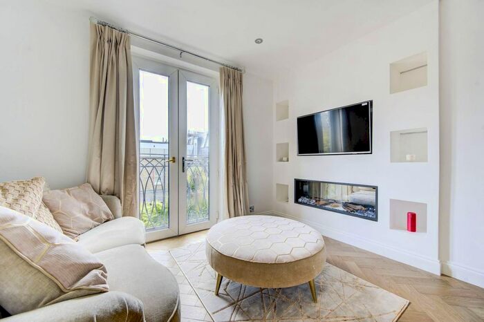 1 Bedroom Flat To Rent In New Kings Road, Parsons Green, London, SW6
